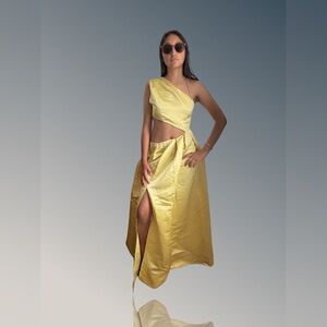 Faeriesty , Elegant Yellow Dress Size Large.